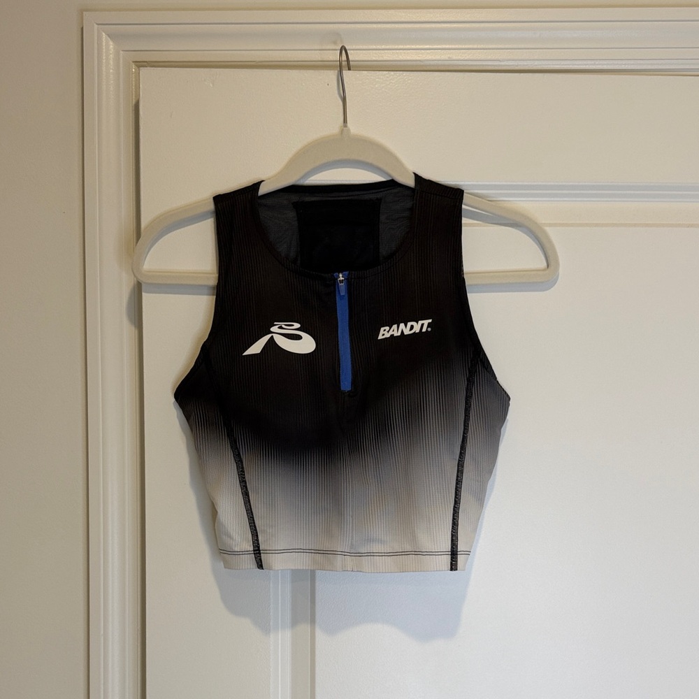 Bandit Running Zip-Front Race Crop – Black/Ombre
